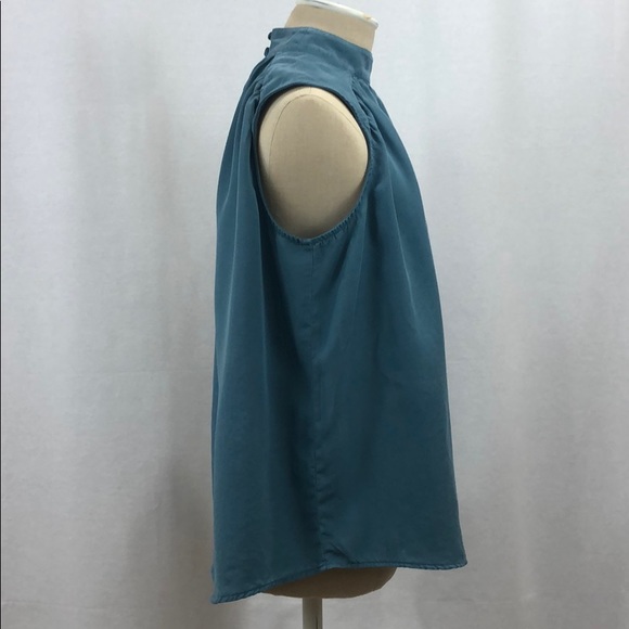 Woman’s sleeveless top - Picture 2 of 4